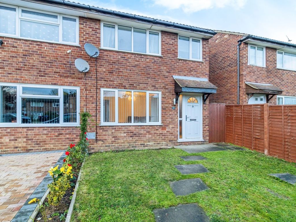 3 bed semidetached house for sale in Wallingford, Bradville, Milton