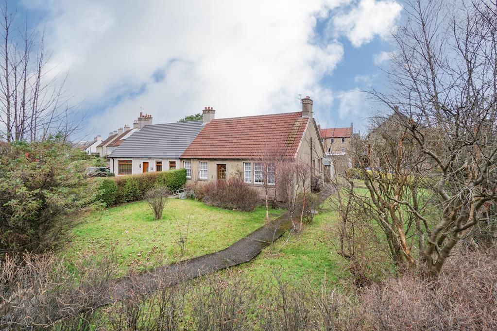 3 bed semidetached bungalow for sale in Laburnum Road, Methil, Leven