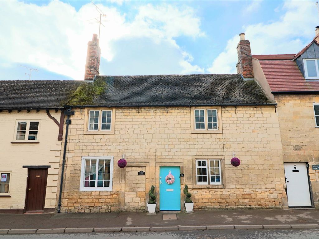 4 bed terraced house for sale in Gloucester Street,