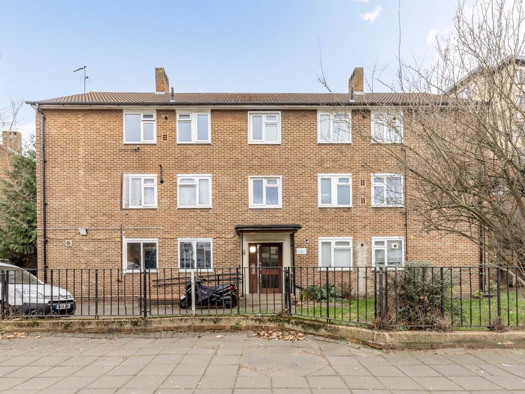 3 bed flat for sale in Elizabeth Gardens, London W3 Zoopla