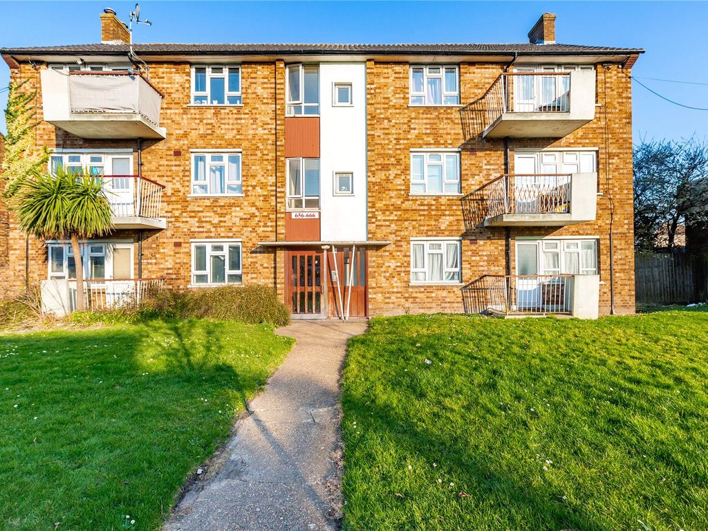 2 bed flat for sale in Rainham Road South, Dagenham RM10 Zoopla