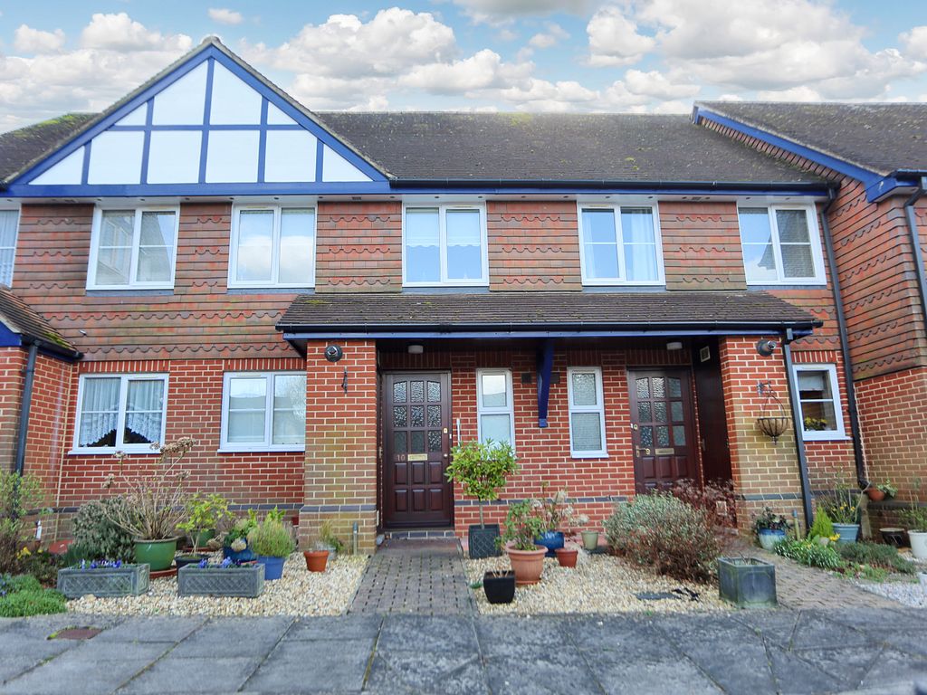 2 bed terraced house to rent in Rareridge Lane, Waltham