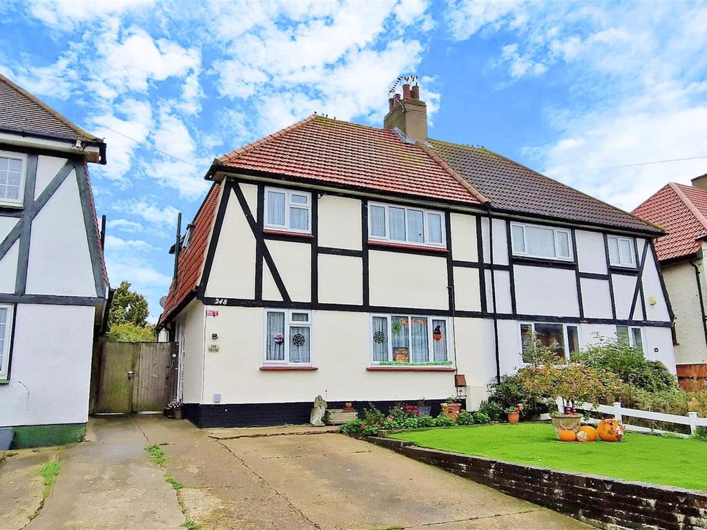 4 bed semidetached house for sale in Walton Road, Walton On The Naze