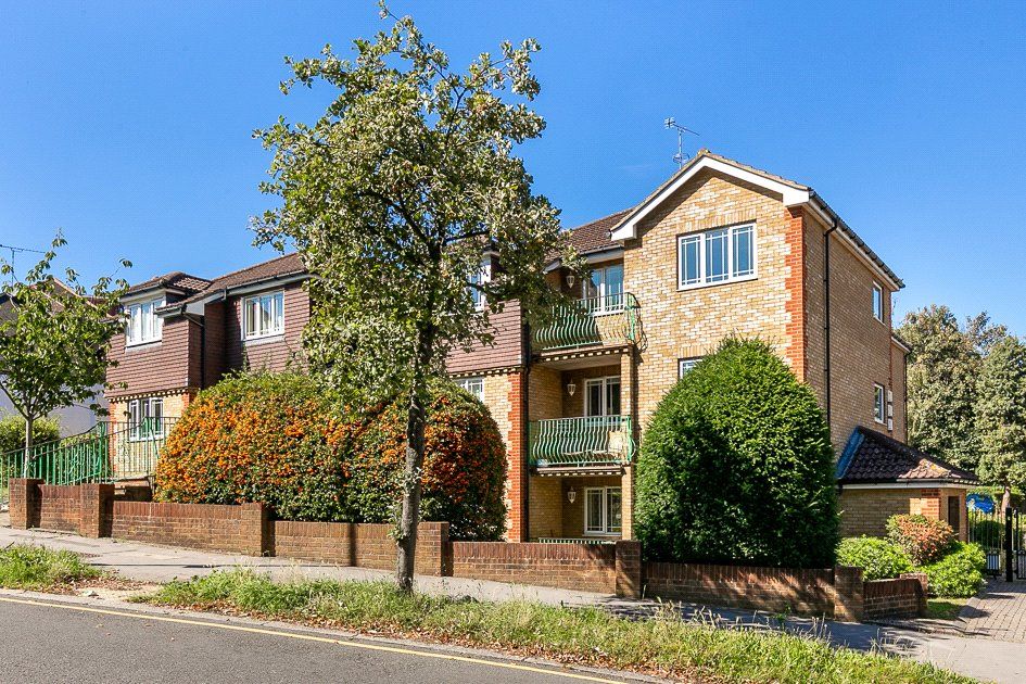 2 bed flat for sale in Nottingham Road, South Croydon, Surrey CR2, £