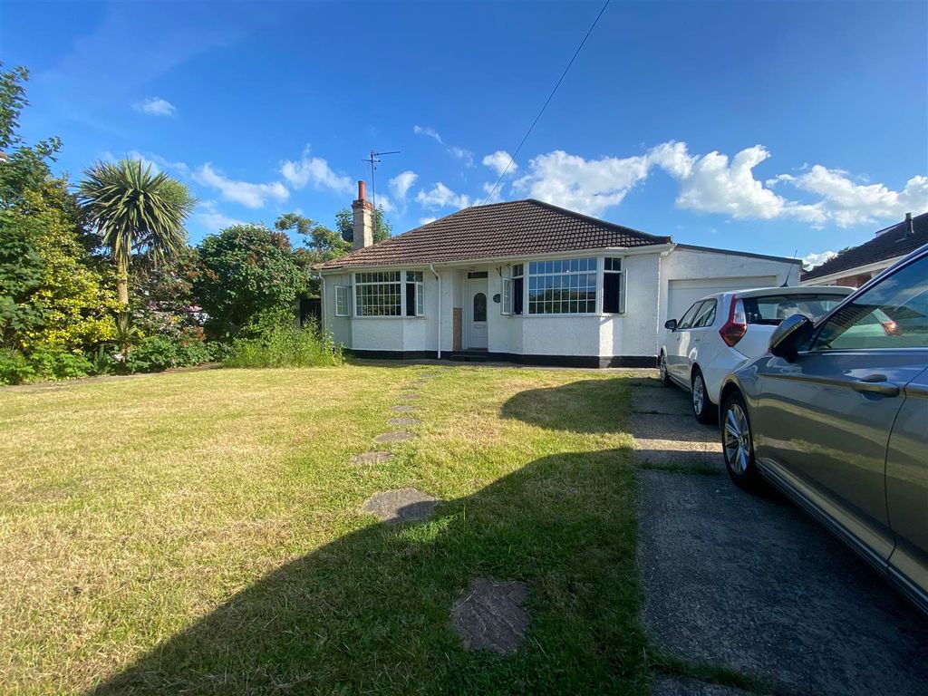 3 bed detached bungalow for sale in Waveney Crescent, Lowestoft NR33