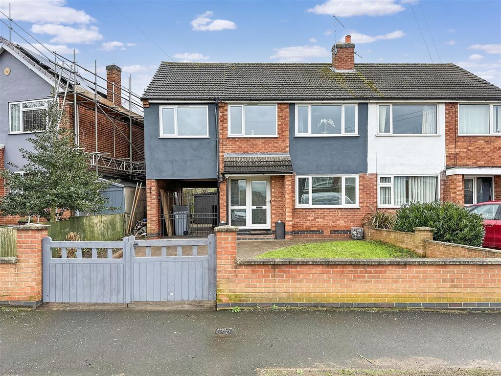 5 bed semidetached house for sale in Riverside Road, Newark NG24, £