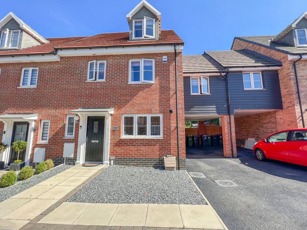 5 bed semidetached house for sale in Pond Chase, Hockley SS5, £470,000 Zoopla
