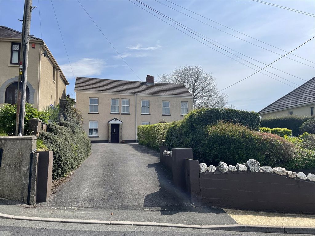 5 bed semidetached house for sale in Capel Evan Road, Carmarthen