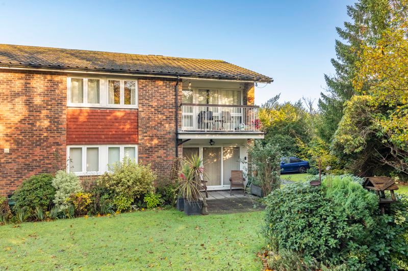 2 bed flat for sale in Beacon Gardens, Crowborough TN6, £325,000 Zoopla