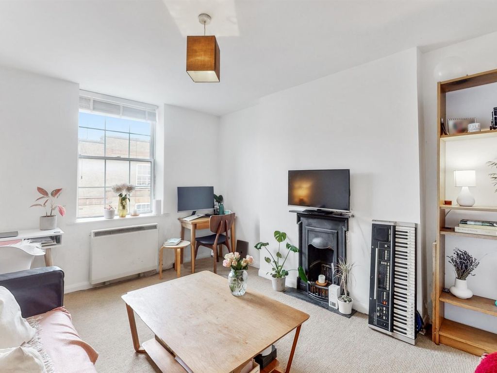 1 bed flat to rent in Merchant House, Goulston Street, Spitalfields E1