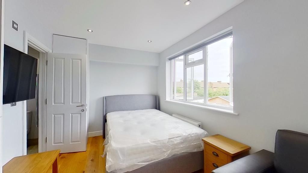 Studio to rent in Bushey Road, Wimbledon Chase SW20 Zoopla