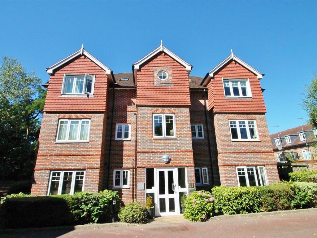 2 bed flat to rent in The Moorings, Highbridge Close, Radlett WD7 Zoopla