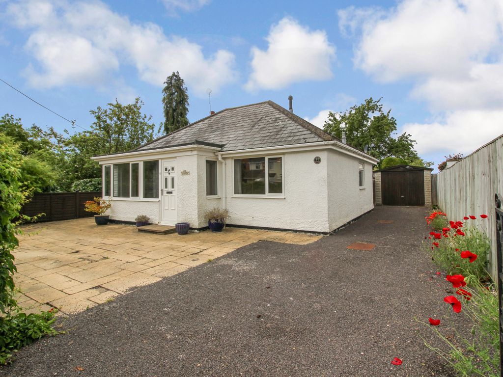 2 bed detached bungalow to rent in Draycott Road, Chiseldon, Swindon