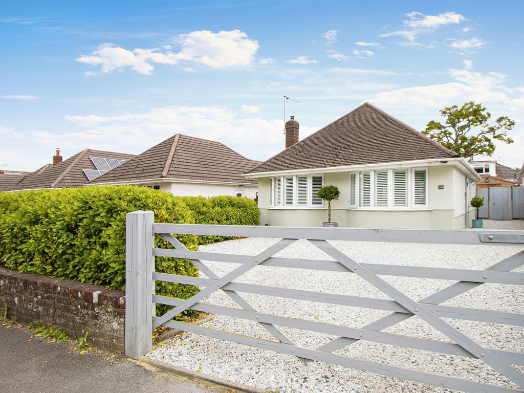 2 bed detached bungalow for sale in Kinson Road, Bournemouth BH10, £