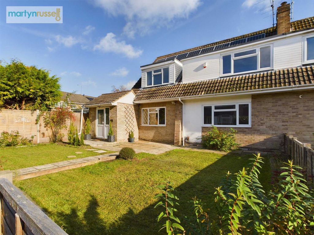 5 bed semidetached house for sale in Kingfisher Drive, Reading RG5, £560,000 Zoopla