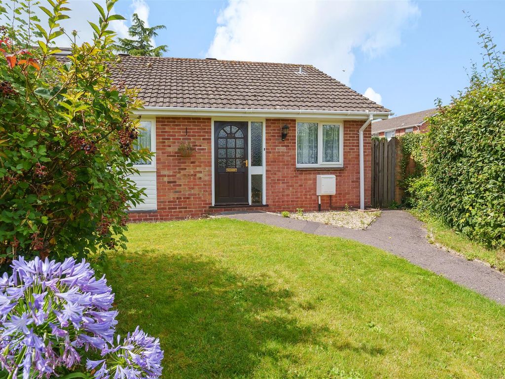 2 bed semidetached bungalow for sale in Deane Drive, Taunton TA1, £