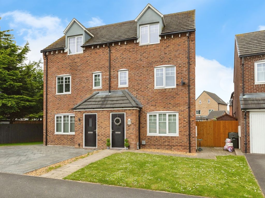 3 bed town house for sale in Holt Close, Middlesbrough TS5, £210,000