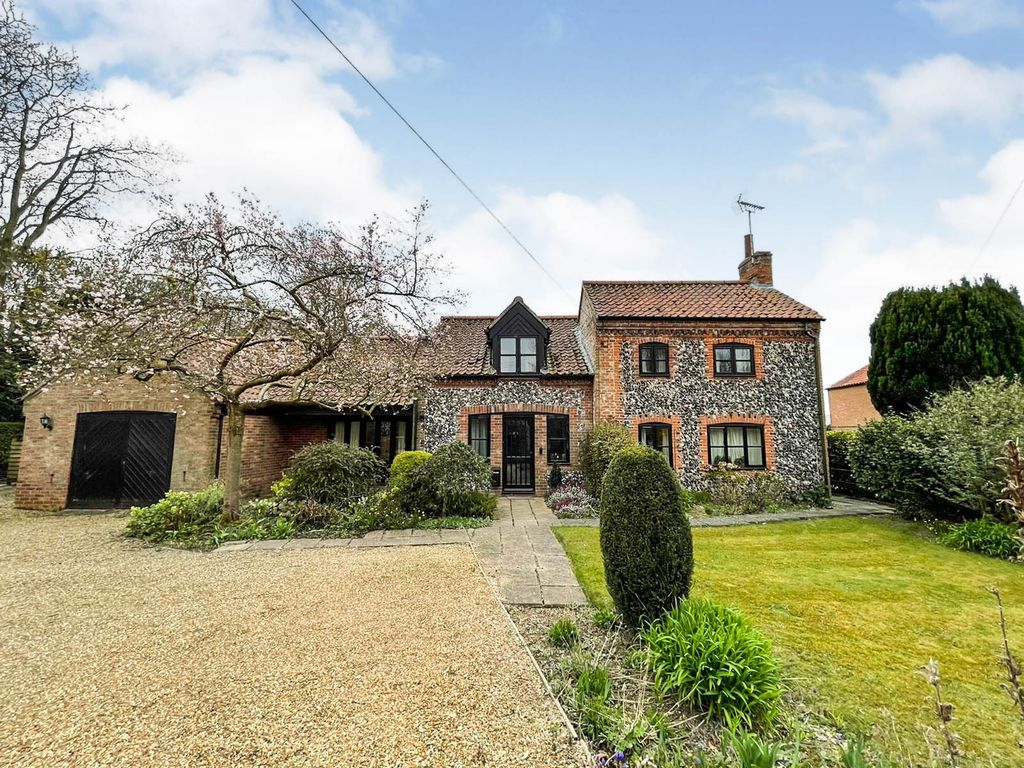 4 bed detached house for sale in Lodge Road, Feltwell, Thetford IP26