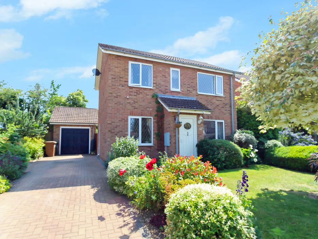 3 bed detached house for sale in Naseby Close, Wellingborough NN8, £