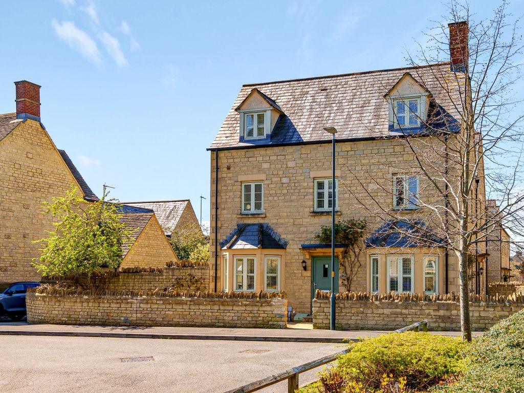 4 bed end terrace house for sale in Forstall Way, Cirencester