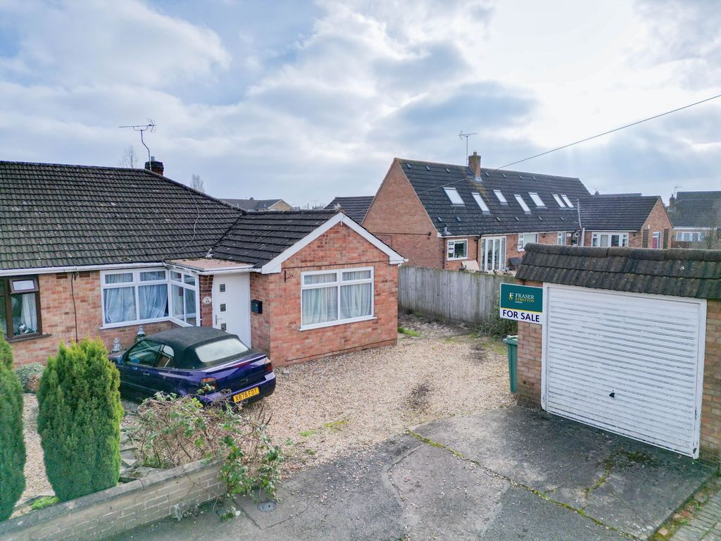 3 bed semidetached bungalow for sale in Treasure Close, Glenfield