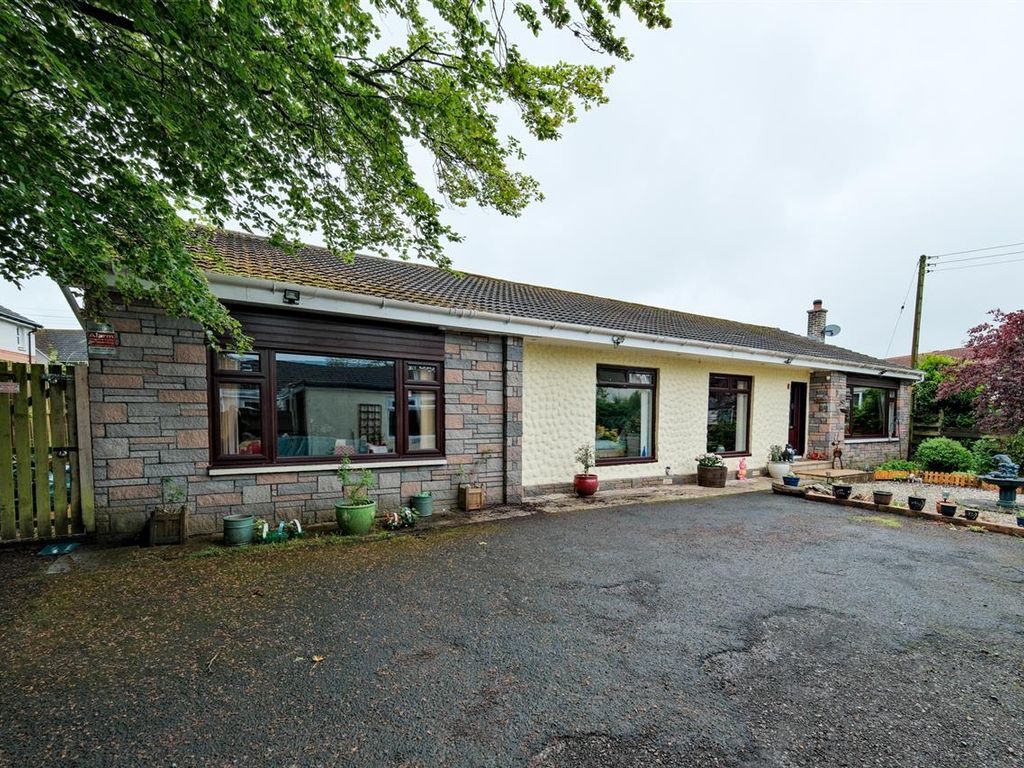 4 bed bungalow for sale in Lynwood, Sidehead Road, Stonehouse ML9, £