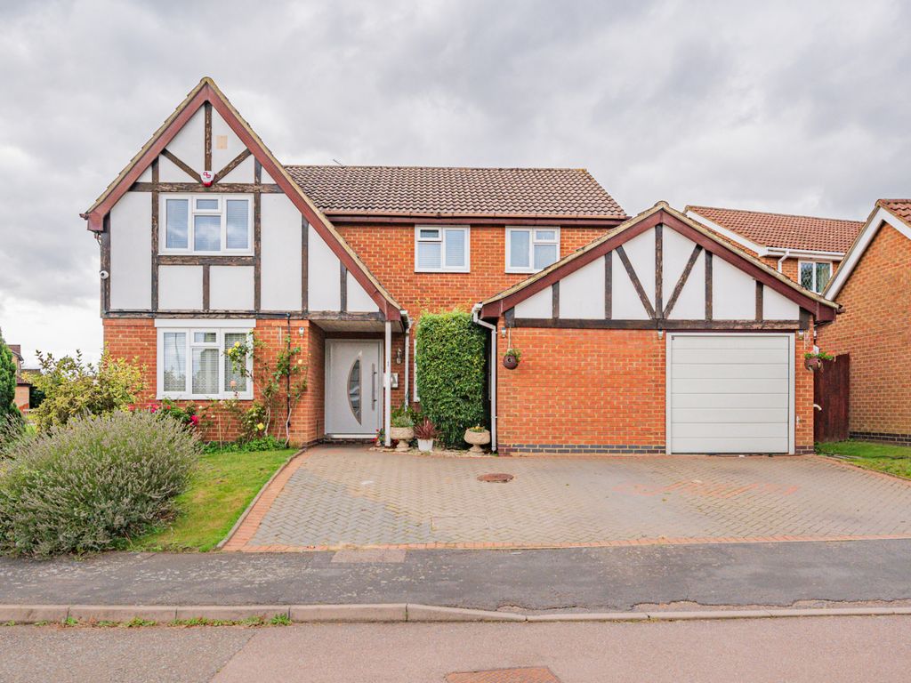 4 bed detached house to rent in Brecon Close, Kettering NN16, £1,700