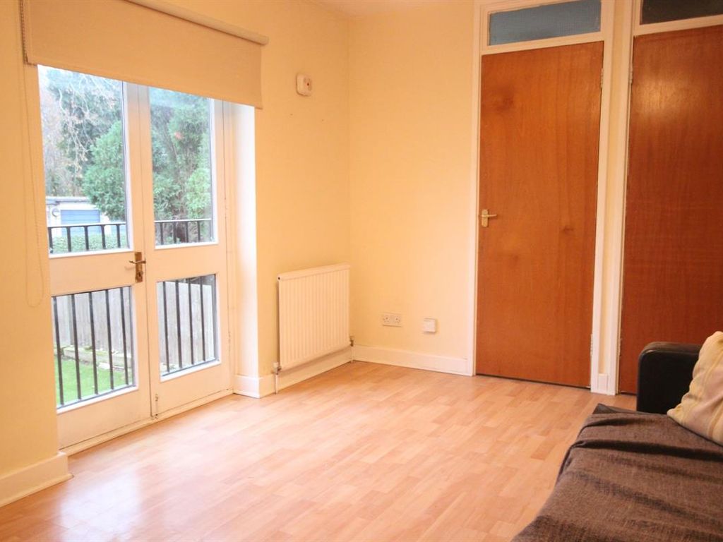 1 bed flat to rent in Flat, Cypress Court, Albemarle Road, Beckenham BR3, £1,000 pcm Zoopla