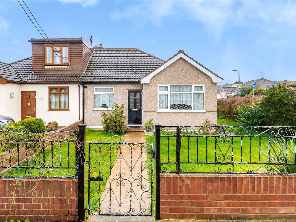 2 bed bungalow for sale in Lake Avenue, Rainham RM13, £425,000 Zoopla
