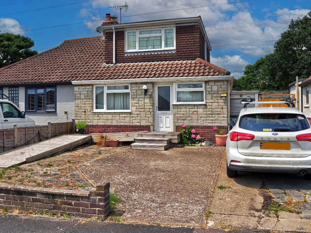 3 bed semidetached bungalow for sale in Silverdale Drive