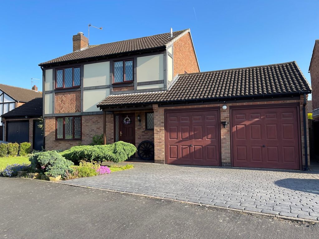 5 bed detached house for sale in The Belfry, Stretton, BurtonOnTrent