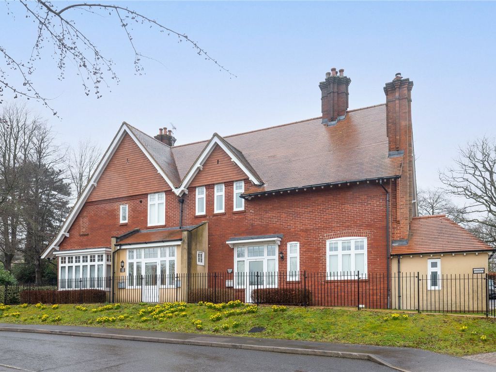 1 bed flat for sale in St Pauls On The Green, Haywards Heath, West