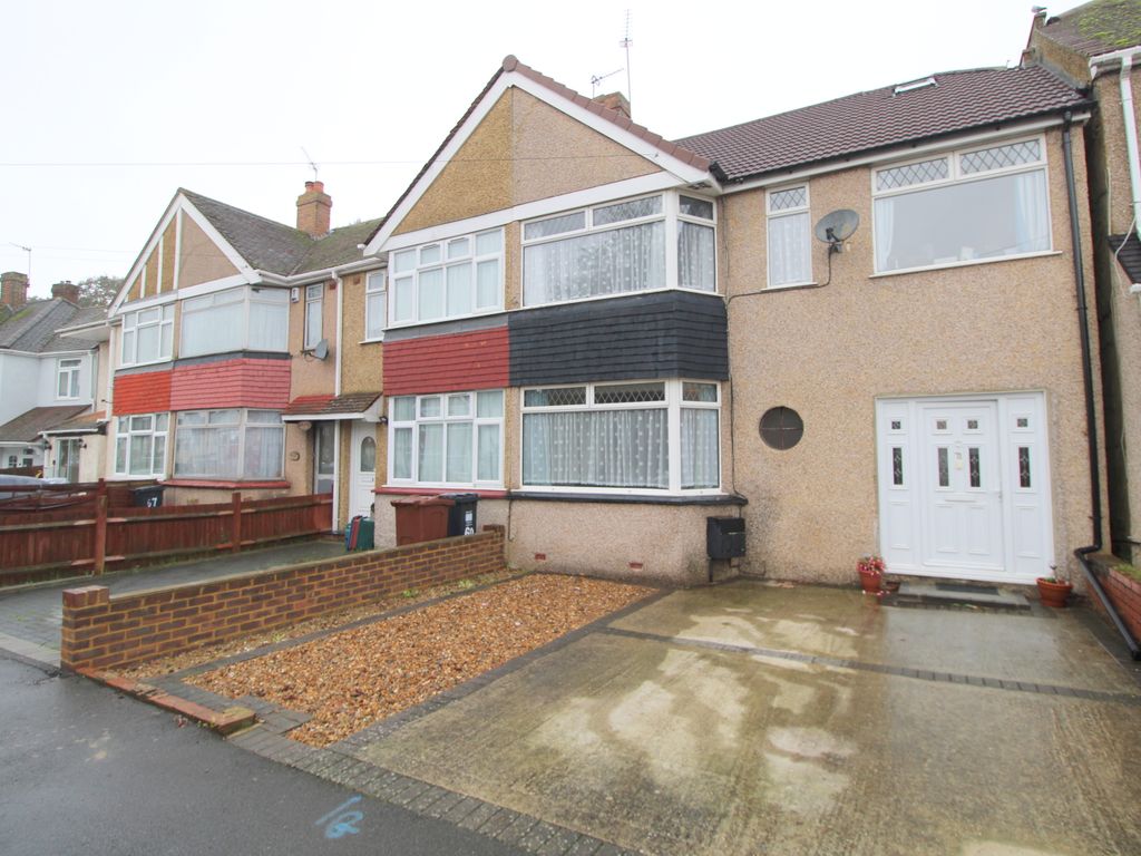 4 bed end terrace house for sale in Southcote Avenue, Feltham TW13, £