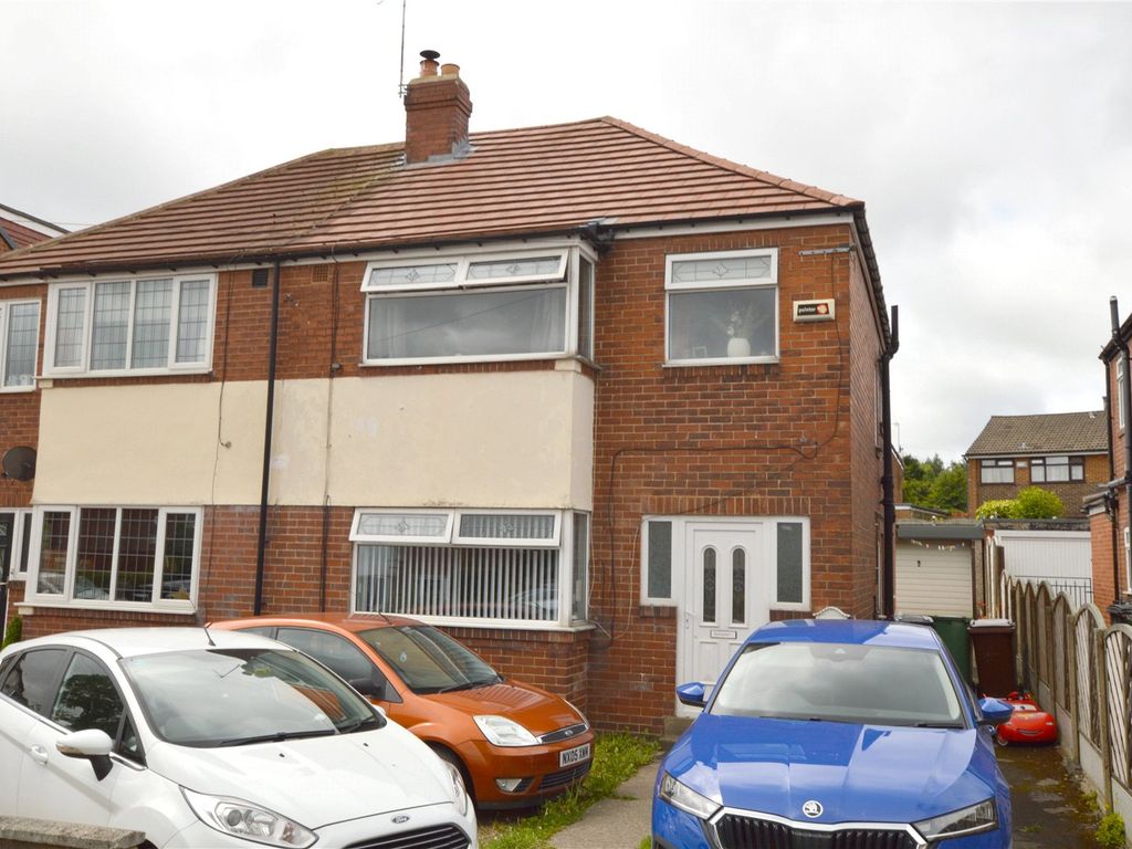 4 bed semidetached house for sale in Swinnow Drive, Bramley, Leeds