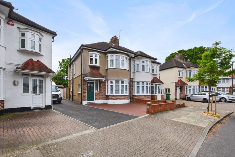 3 bed semidetached house for sale in Dorchester Avenue, Harrow HA2, £