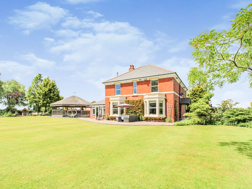 4 bed farmhouse for sale in Lydiard Millicent SN5 Zoopla