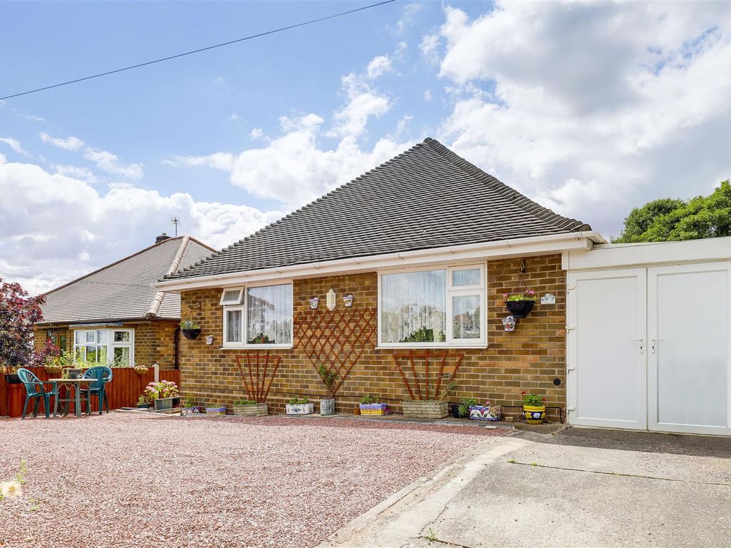 3 bed detached bungalow for sale in Greenwood Road, Bakersfield