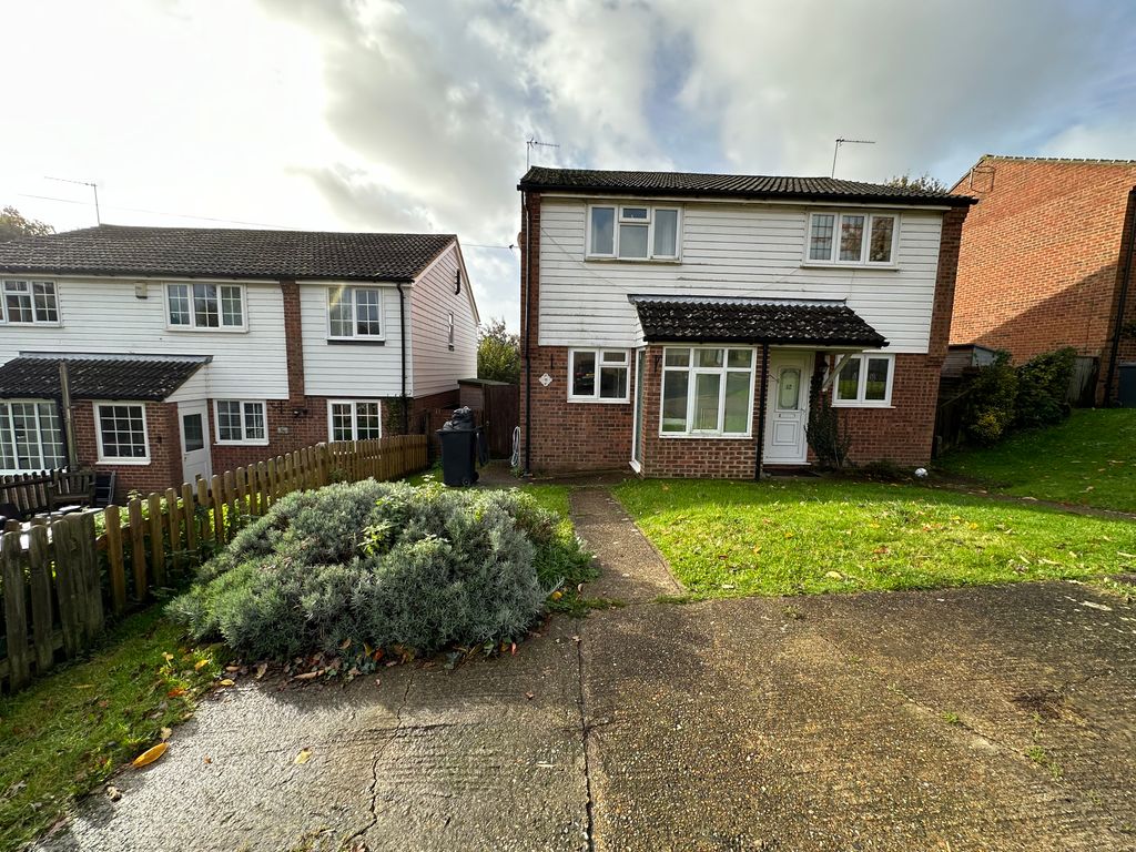 2 bed end terrace house to rent in Smith Close, Battle TN33, £1,075 pcm