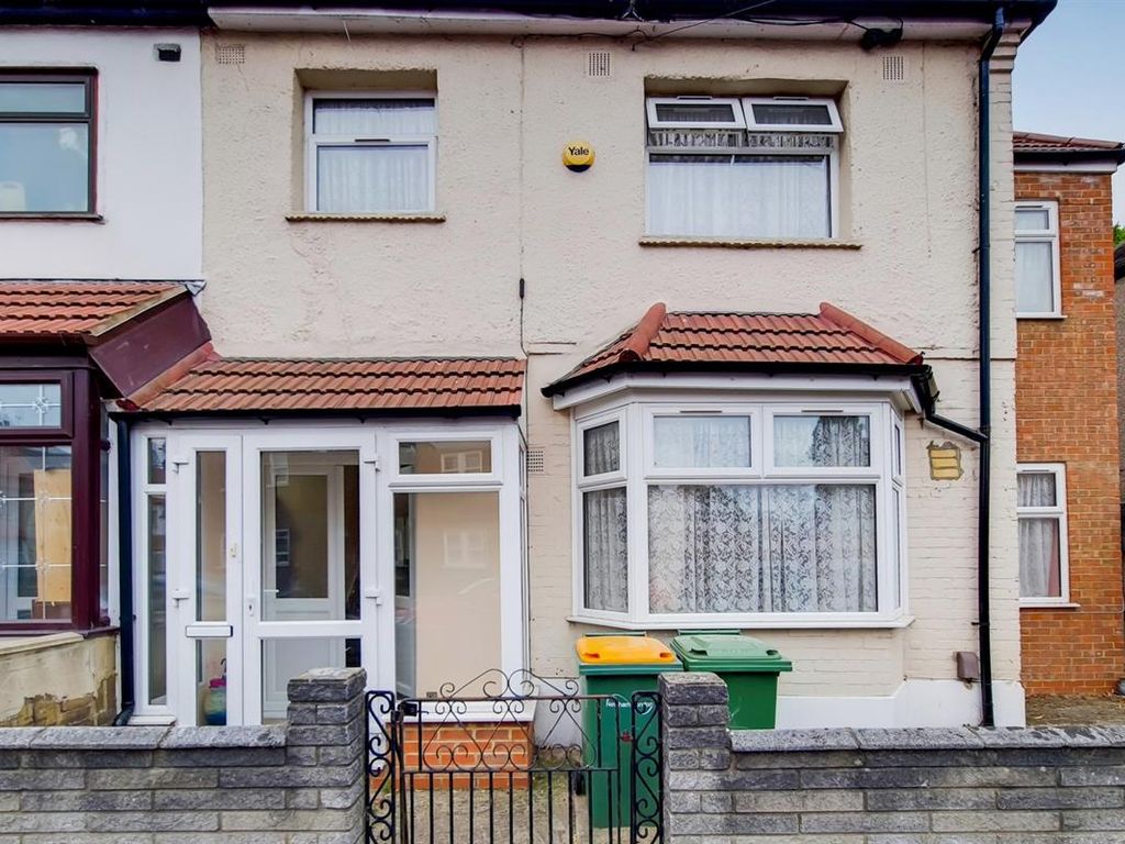 4 bed semidetached house for sale in Kempton Road, London E6 Zoopla