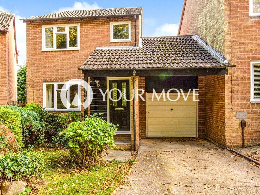 3 bed linkdetached house for sale in Woodbury Road, Walderslade