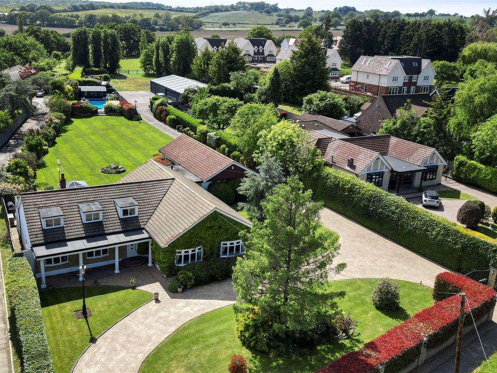 4 bed bungalow for sale in Stapleford Road, Stapleford Abbotts, Romford