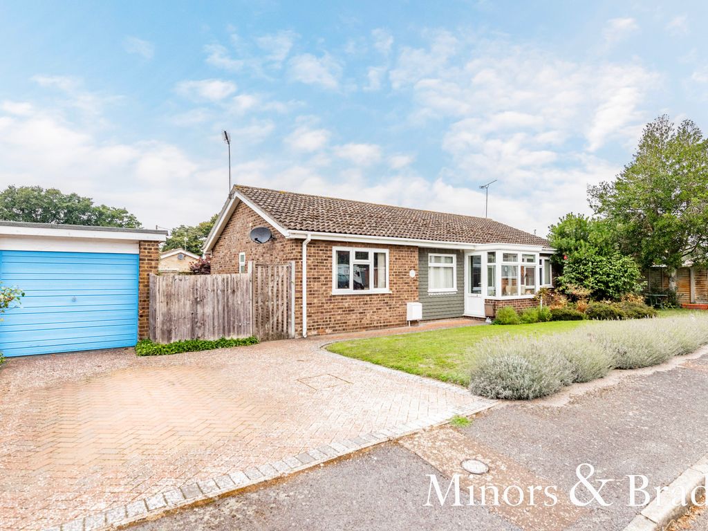 3 bed detached bungalow for sale in Masons Drive, Necton, Swaffham PE37