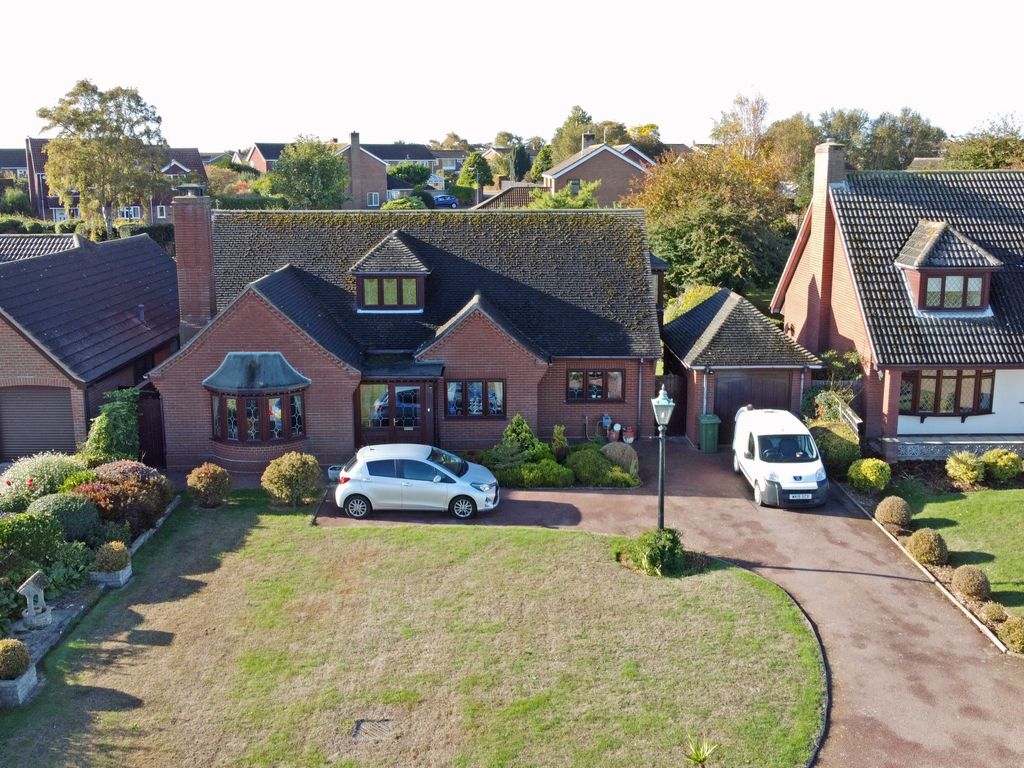 3 bed property for sale in Ferry Road, Old Felixstowe, Felixstowe IP11