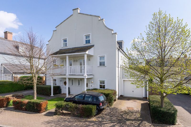 4 bed semidetached house for sale in Sherbrooke Way, Worcester Park