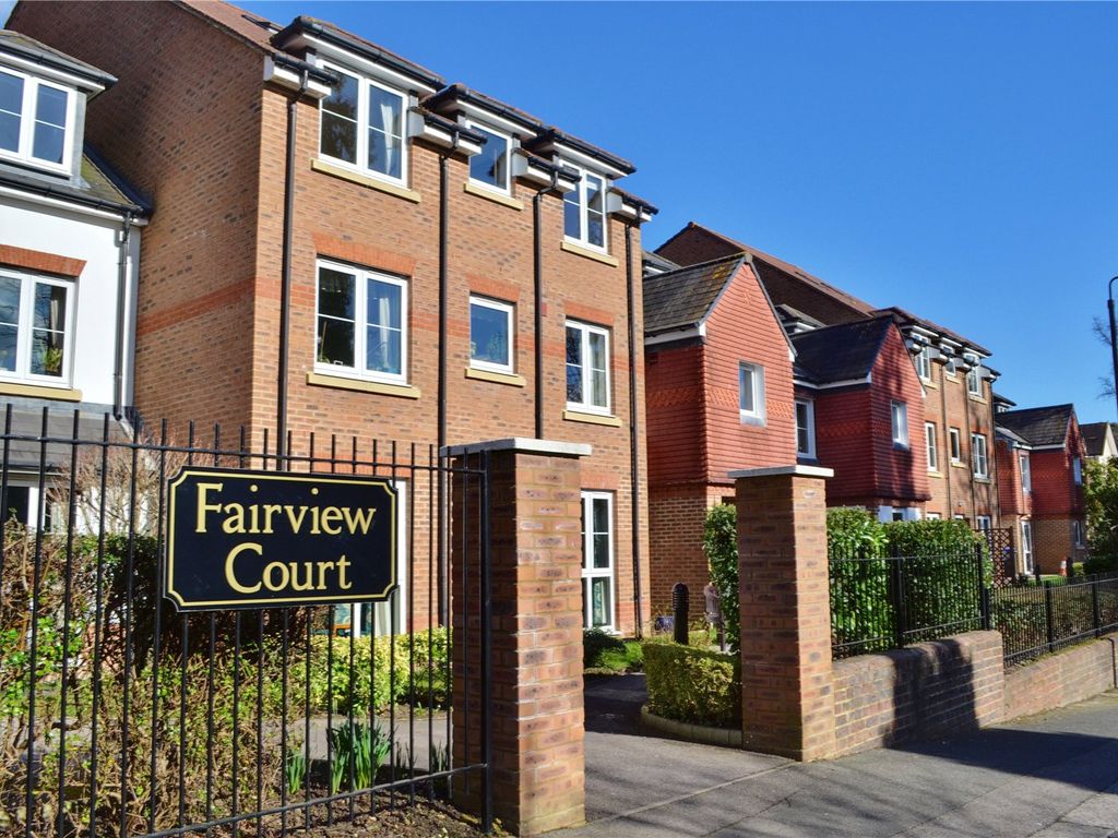 1 bed flat for sale in Fairfield Road, East Grinstead, West Sussex RH19