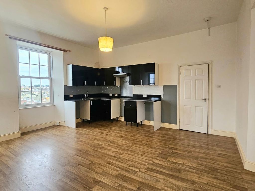 2 bed flat to rent in Vicarage Road, Brixham TQ5, £800 pcm Zoopla