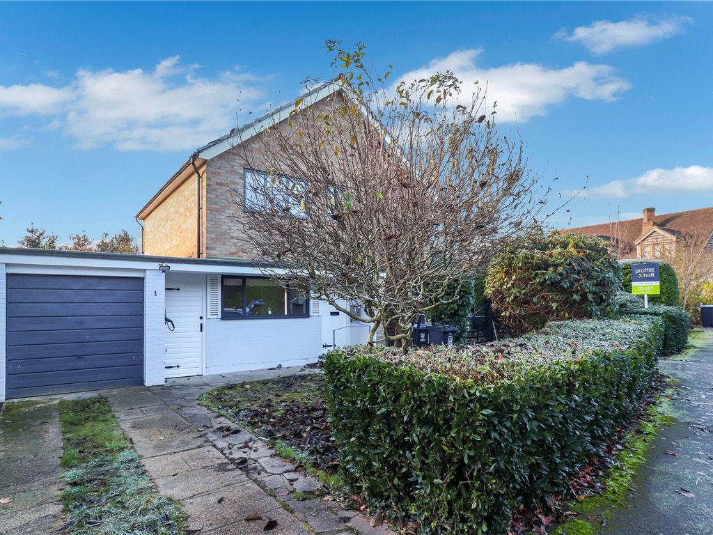 3 bed detached house to rent in Kings Close, Chipperfield, Kings