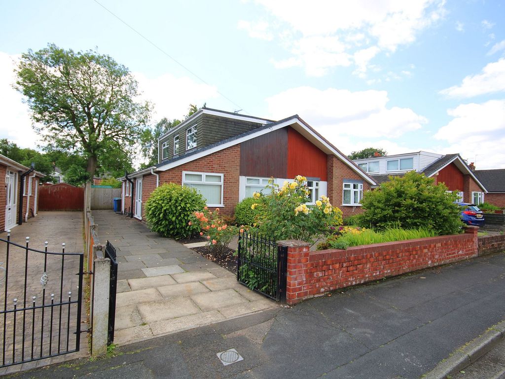 4 bed semidetached bungalow for sale in Walkers Lane, Penketh WA5, £