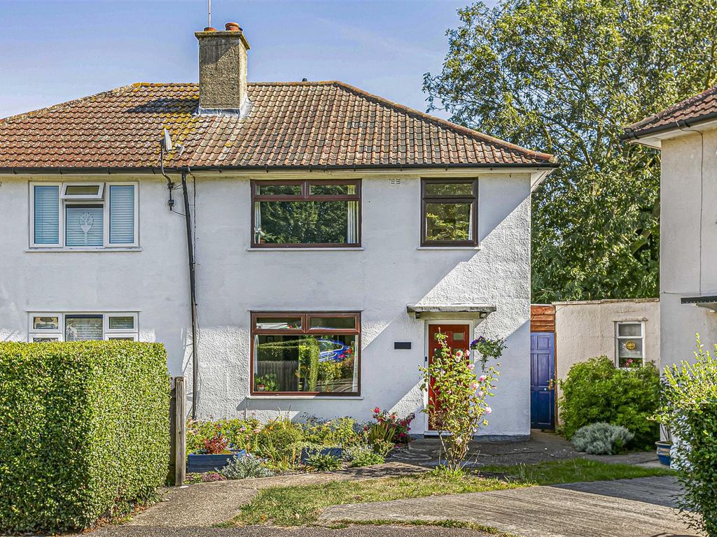 3 bed semidetached house for sale in St. Thomas's Square, Cambridge