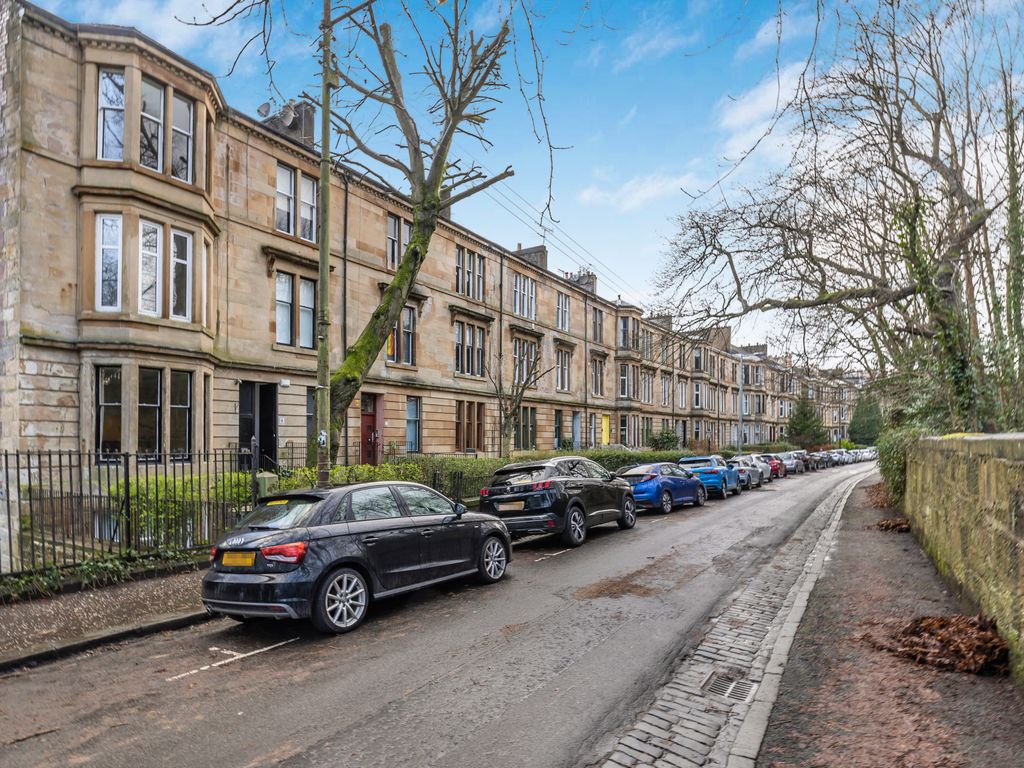 2 bed flat for sale in Hayburn Crescent, Glasgow G11, £240,000 Zoopla